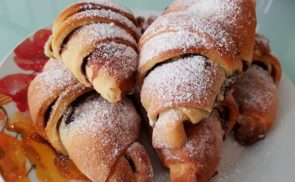 Lekváros-mogyorókrémes croissant