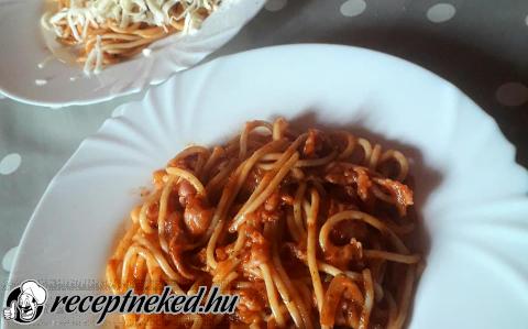 Sonkás, paradicsomszószos spagetti