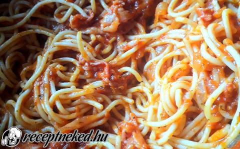 Sonkás, paradicsomszószos spagetti