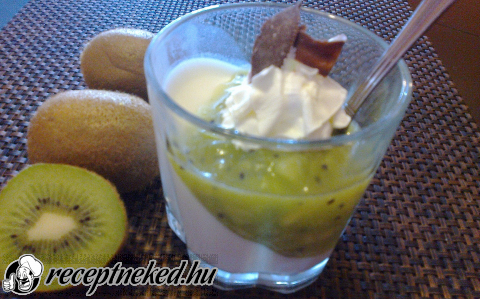 Fehércsokis, kivis panna cotta