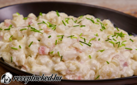 Tejfölös-baconos galuska
