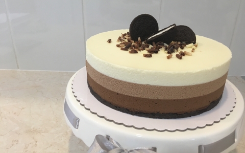 Tripla csokis mousse torta-sütés nélkül