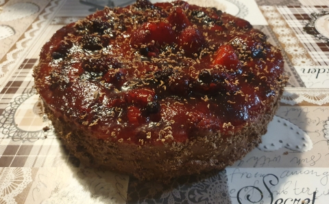 Erdei gyümölcsös, étcsokoládés ganache torta