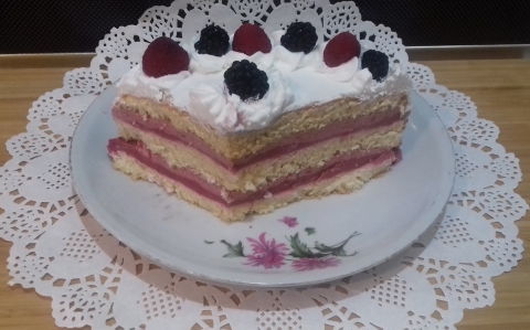Szedertorta málnával