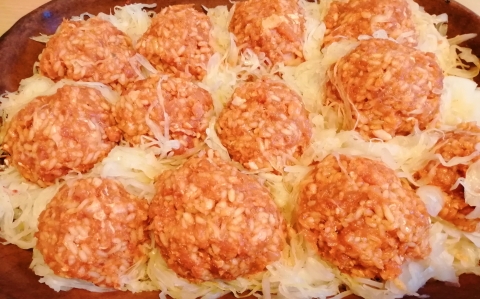 Csülkös káposzta húsgombócokkal