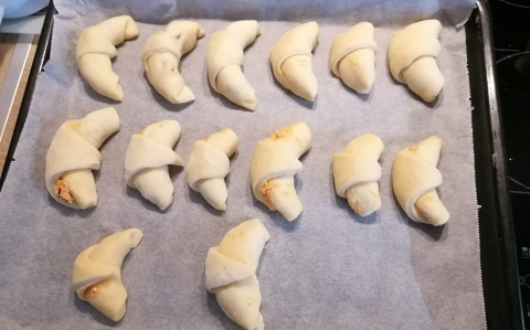 Kőrözöttes kelt kifli