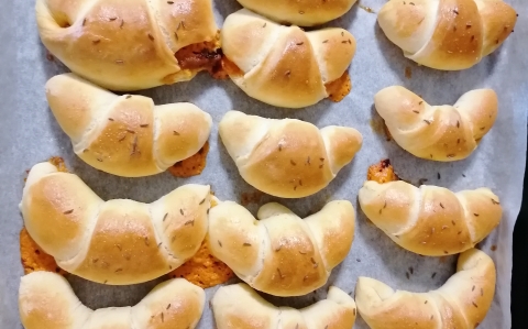 Kőrözöttes kelt kifli