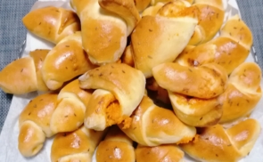 Kőrözöttes kelt kifli