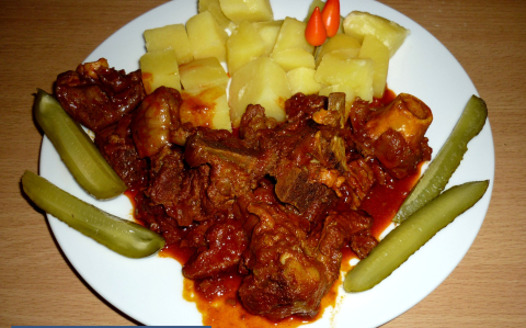 Birkapörkölt csontos húsból
