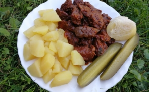 Birkapörkölt belsőségekkel