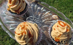 Karamellás brownie muffin