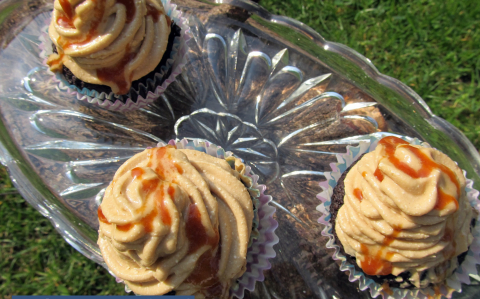 Karamellás brownie muffin