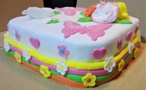 Színes születésnapi csokoládétorta