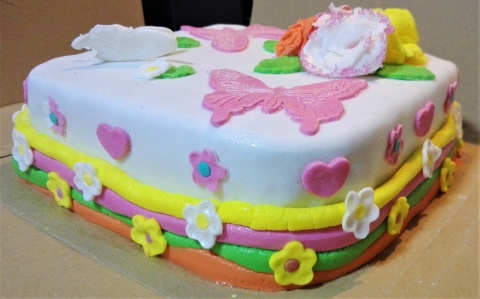 Színes születésnapi csokoládétorta