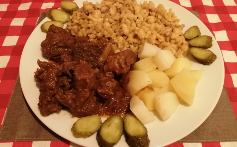 Csontos marhapörkölt