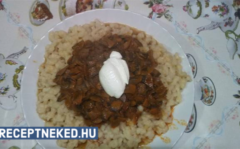 Hagyományos gombapörkölt nokedlivel