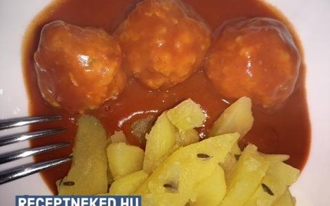 Paradicsomos húsgombóc hasábburgonyával