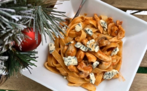 Pestós-gombás csirke tagliatelle márványsajttal