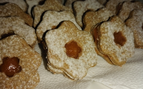 Teljes kiőrlésű karácsonyi fűszeres linzer