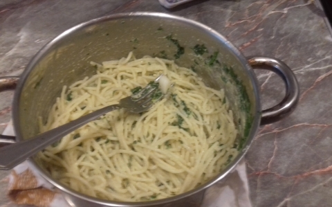 Vajas, petrezselymes spagetti pulyka húsgolyókkal