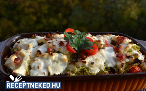 Pulykahúsos-baconos rakott kel