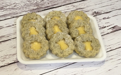 Citromkrémmel töltött mákos linzer