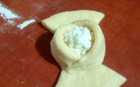 Túróval töltött kelt rózsák