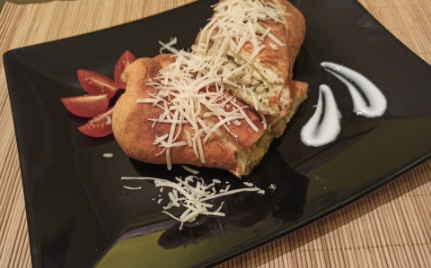 Gyrosos lángos pulykahússal, házi tzatzikivel