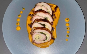 Töltött, baconbe göngyölt pulykamell