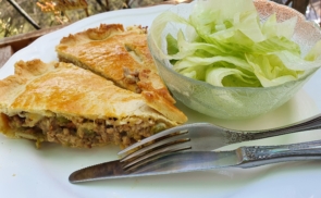 Pikáns húsos pite