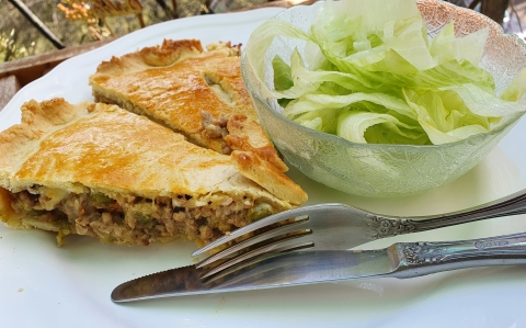 Pikáns húsos pite