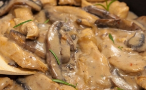 Csirke stroganoff