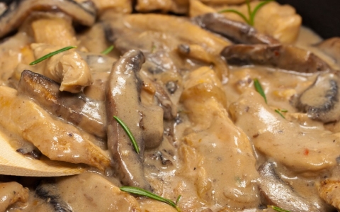 Csirke stroganoff