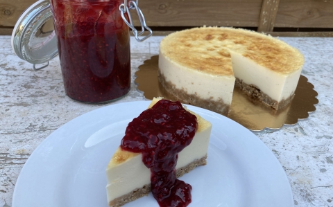 Málnalekváros sajttorta