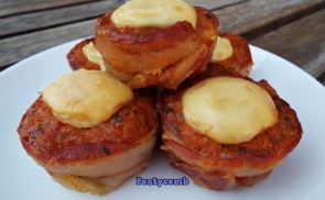 Sajtos pulykamuffin baconköntösben