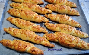 Egyszerű sajtos kifli