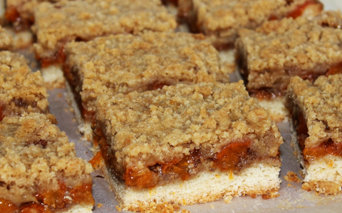 Sárgabarackos-morzsás pite