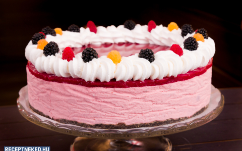 Erdei gyümölcsös torta
