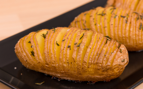 Rozmaringos-kakukkfüves hasselback burgonya