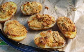 Parmezános-cheddar krémes fűszeres “főtt-sült” burgonya