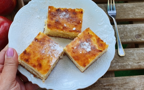 Almás-túrós szelet