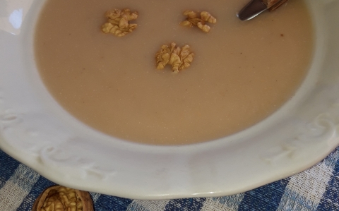 Birsalma krémleves pirított dióval