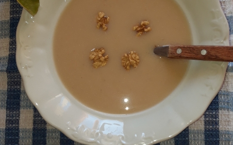 Birsalma krémleves pirított dióval