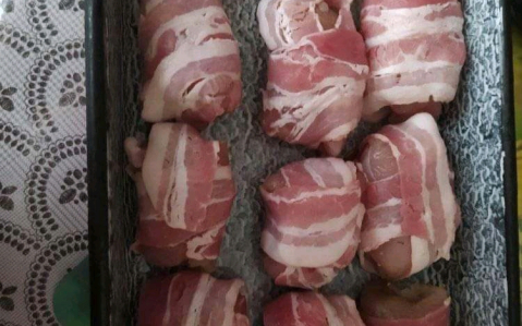 Baconbe tekert csirkemell