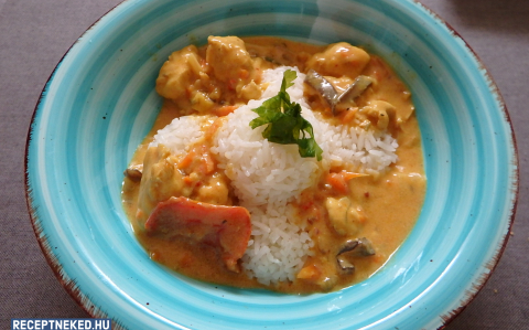 Zöldséges, kókuszos csirkecurry