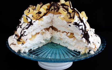 Pavlova fűszeres birsalmával