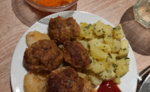 Káposztaágyon sült fasírt