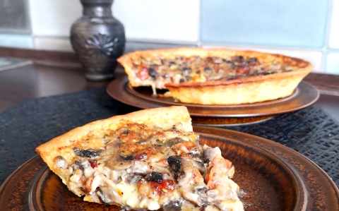 Sajtos-gombás quiche