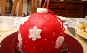 Karácsonyfagömb torta