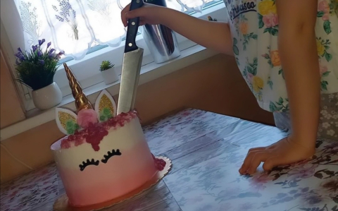 Eperkrémes ombre unikornis torta